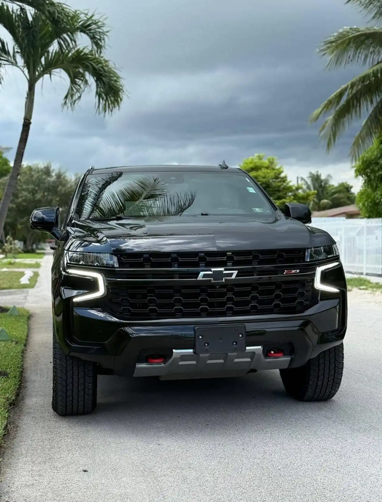 Black luxury Chevrolet truck from Car services Miami, part of our premium chauffeur-driven fleet with a brand-new exterior and new tires.